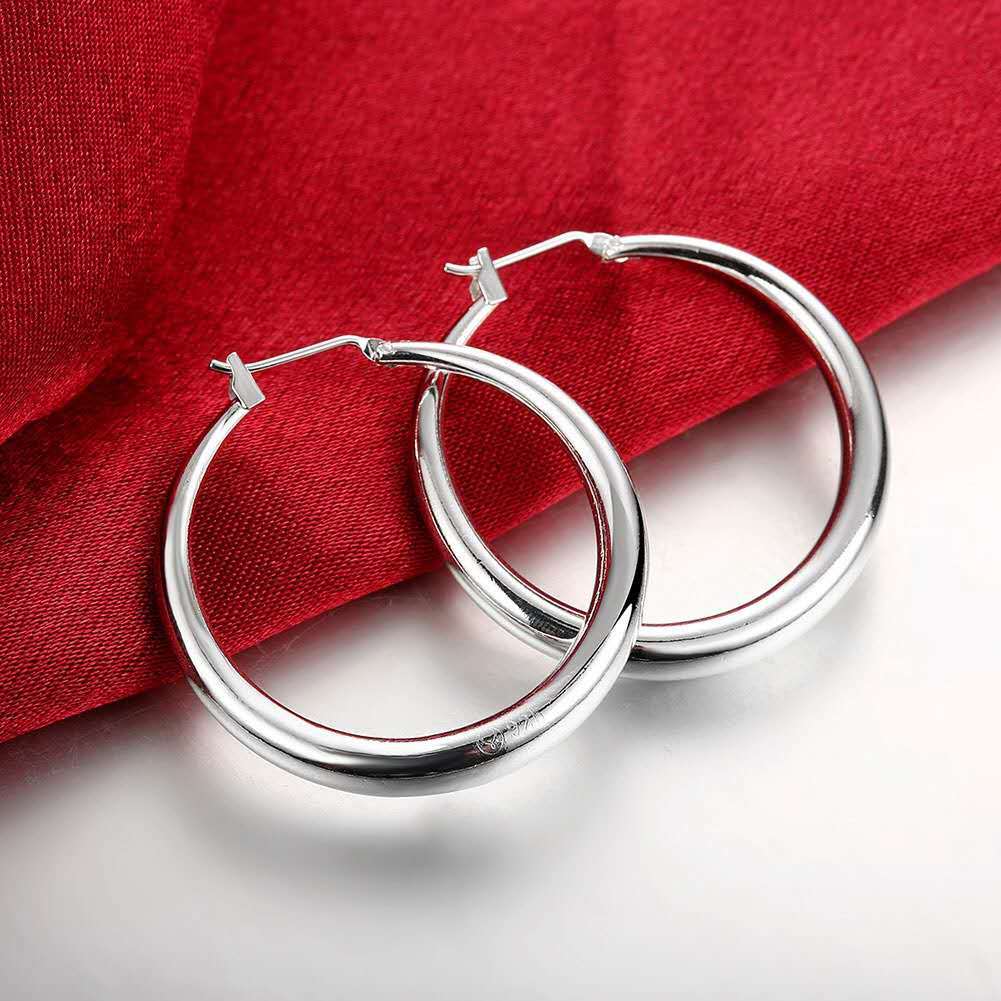 Round plain silver earrings