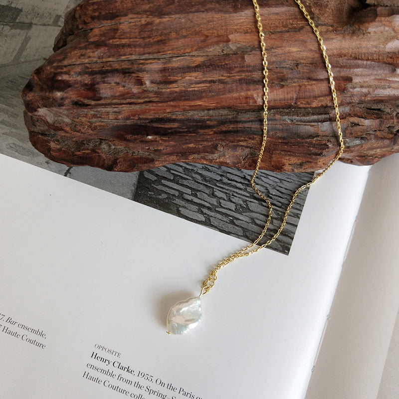 Pearl pendant necklace