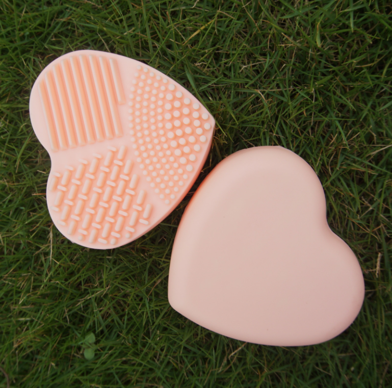 Love Scrubbing Pad Heart-shaped Egg Silicone Heart-shaped Scrubbing Tool