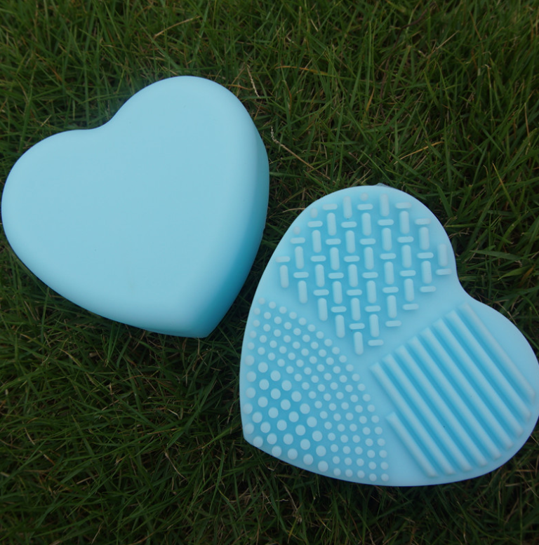 Love Scrubbing Pad Heart-shaped Egg Silicone Heart-shaped Scrubbing Tool